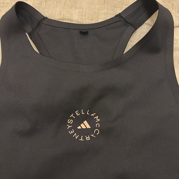 I am selling an Adidas Stella Mcartney workout tank. Never been worn in a XS - Picture 2 of 5